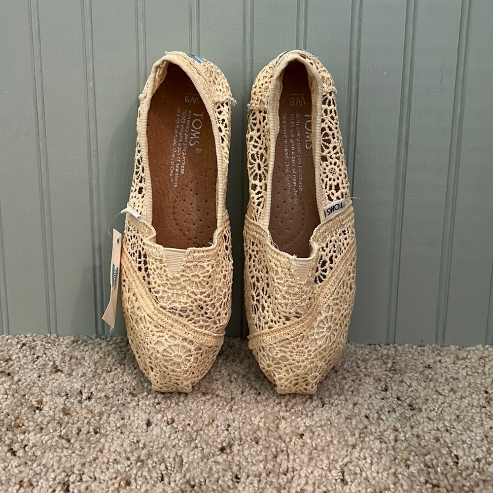 Tom’s white Moroccan crochet classic slip-on flat shoes. Size 8. New.